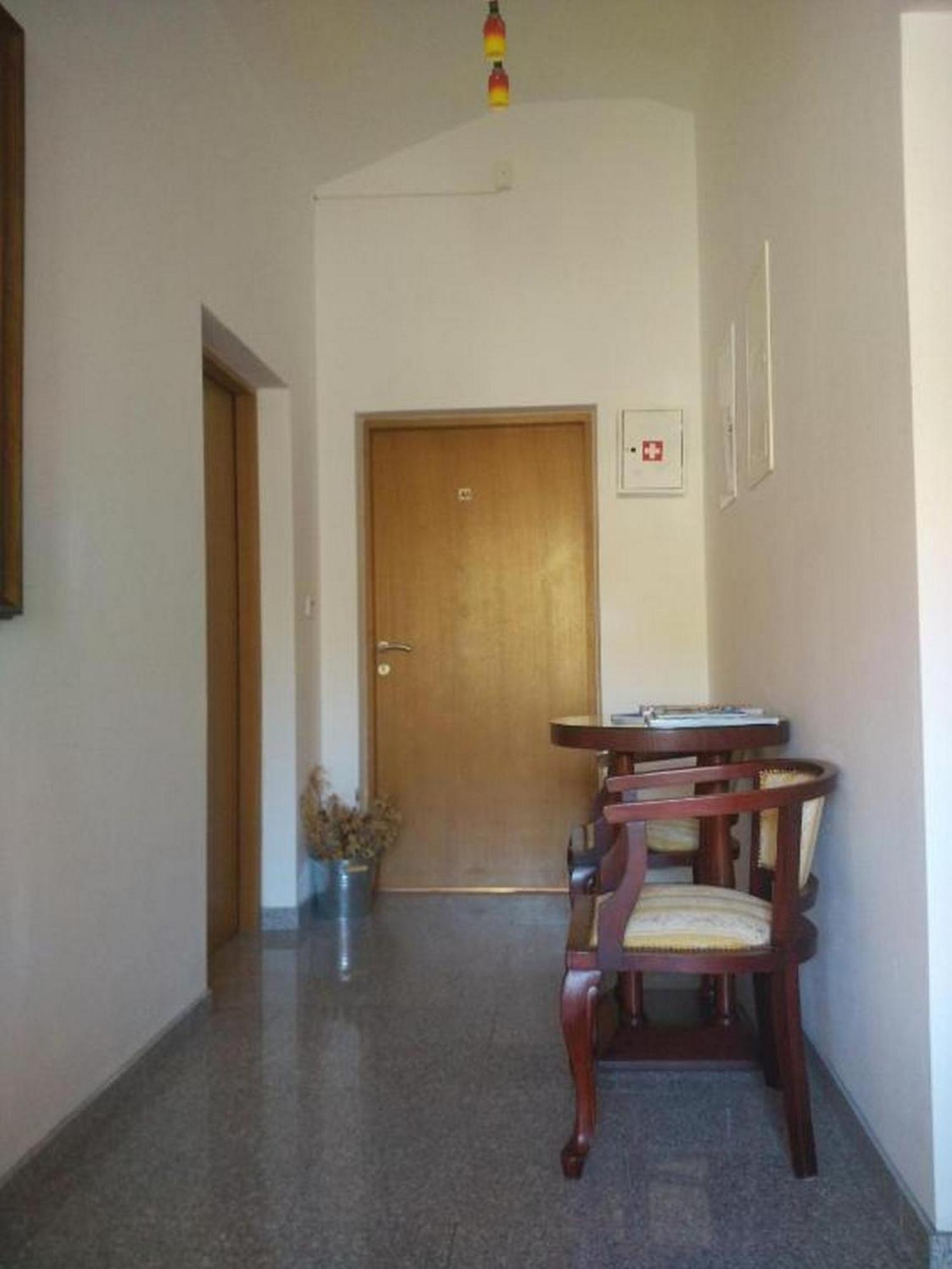 Apartments Vala Vinišće Oda fotoğraf